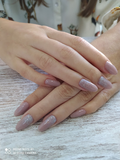 Laura Vela Nails Manicura y estética - Opiniones y Contacto