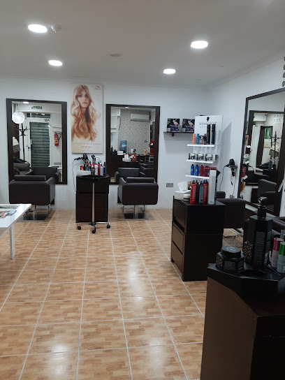 Peluqueria Divinity - Opiniones y Contacto