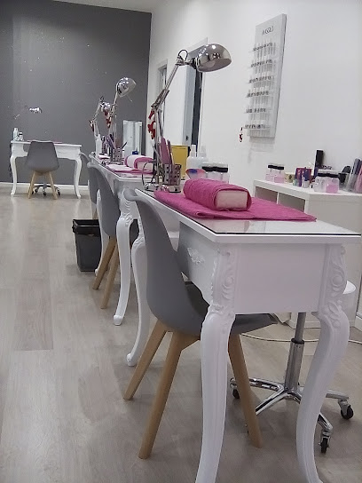 Tania Nails - Especialistas en Uñas y Micropigmentación en Barakaldo - Opiniones y Contacto